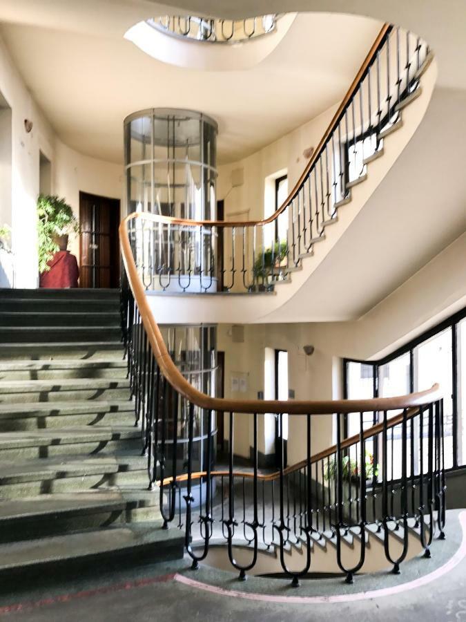 Spacious Bauhaus Icon Flat With Fitness Room In Central Buda, Close To The River And Margaret Island Budapest Exterior photo