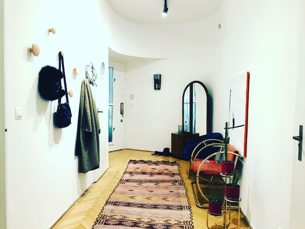 Spacious Bauhaus Icon Flat With Fitness Room In Central Buda, Close To The River And Margaret Island Budapest Exterior photo